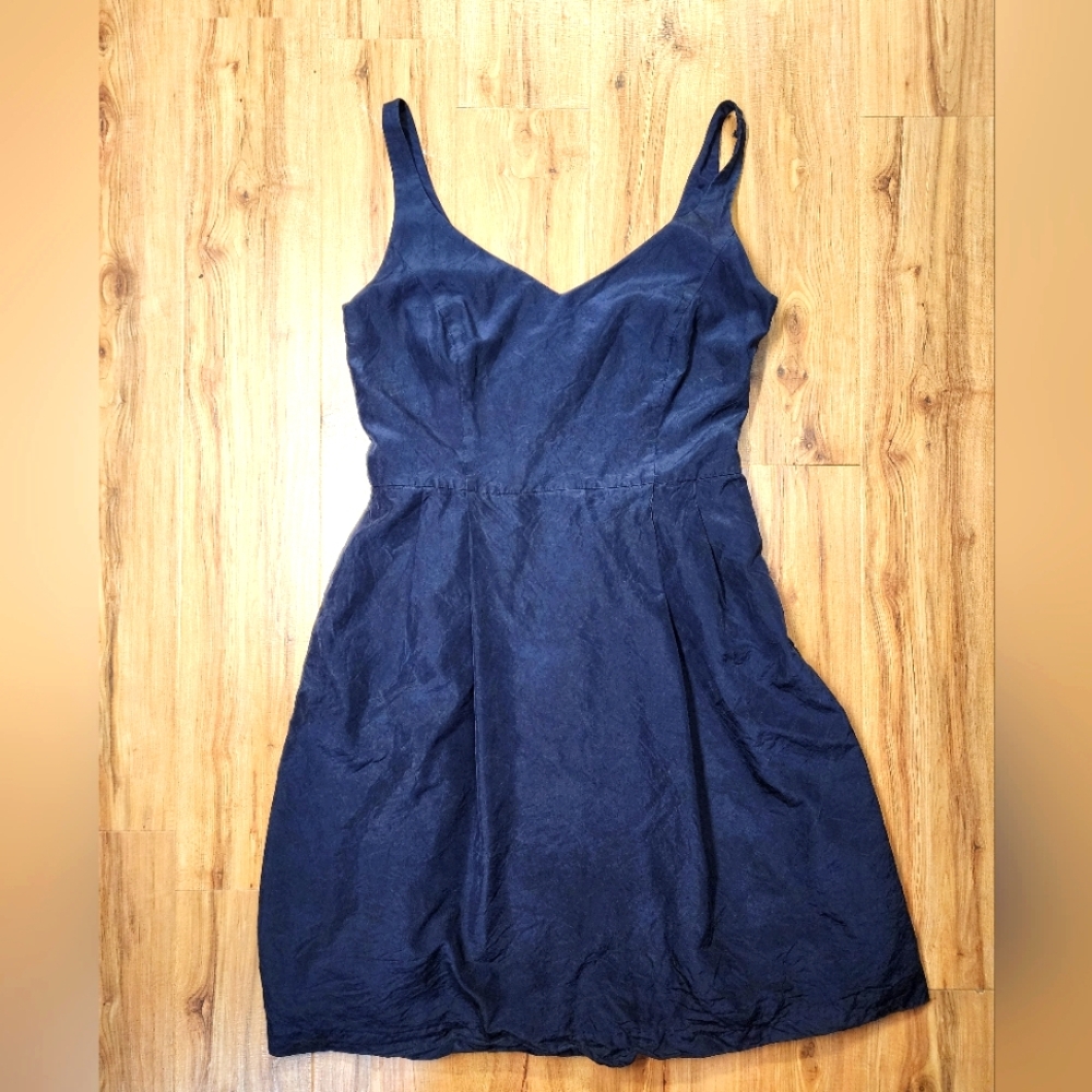 Ann Taylor Navy Sleeveless V-Neck Cocktail Dress Sz 4